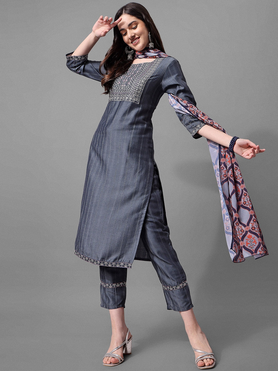 Grey Chiffon Embroidered Zari Regular Kurta Set 