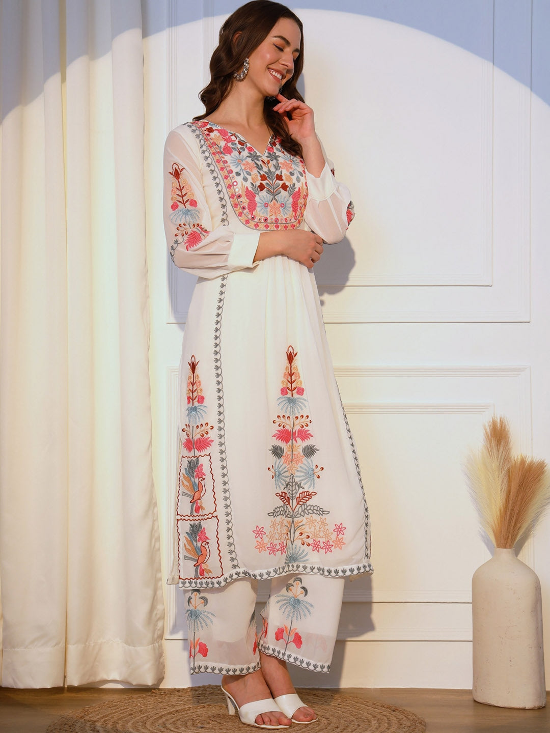 White Georgette Floral Embroidered Kurta Set 