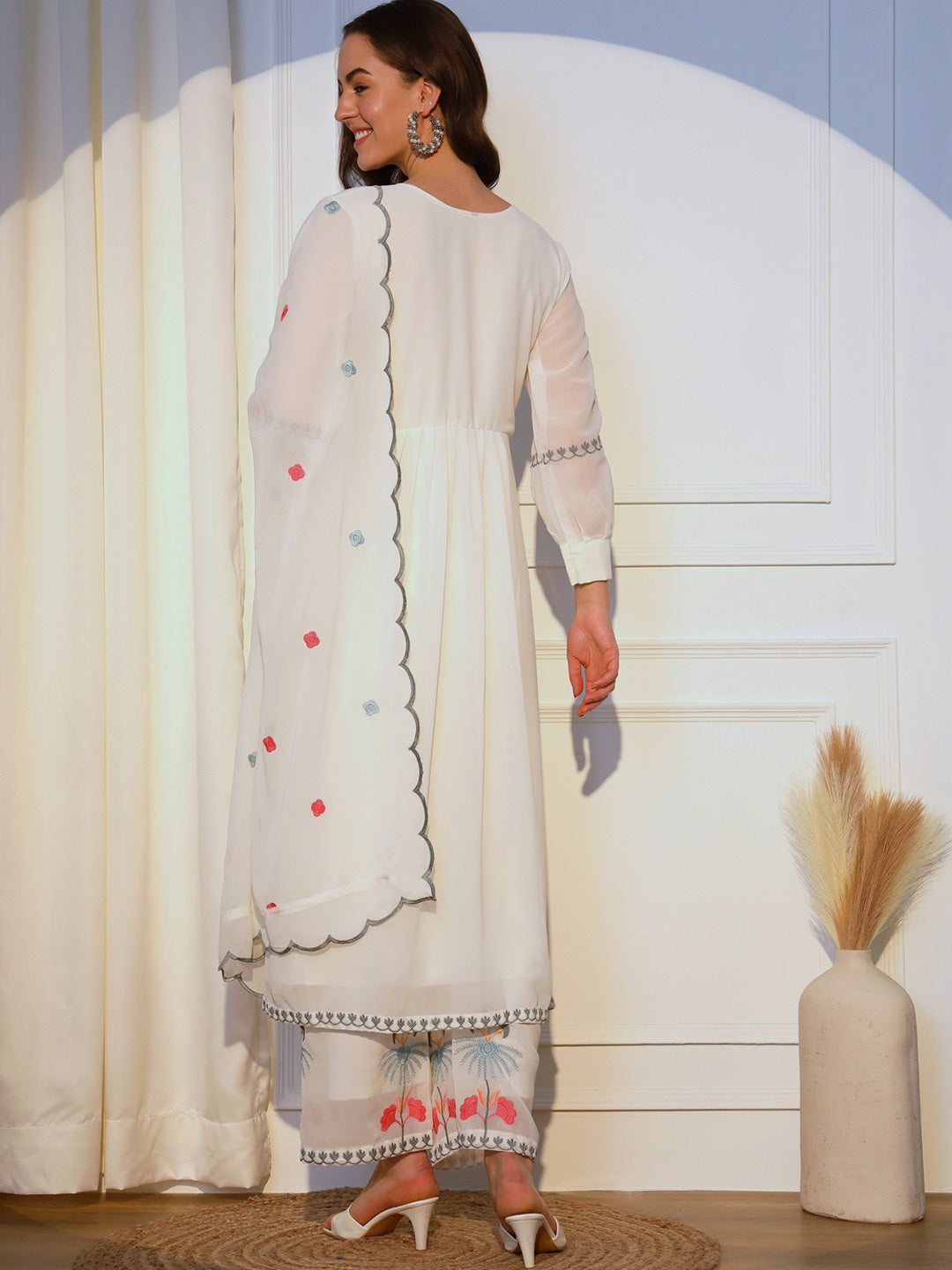 White Georgette Floral Embroidered Kurta Set 