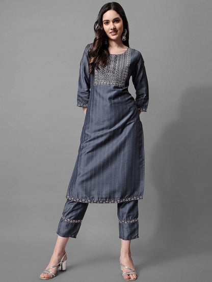 Grey Chiffon Embroidered Zari Regular Kurta Set 