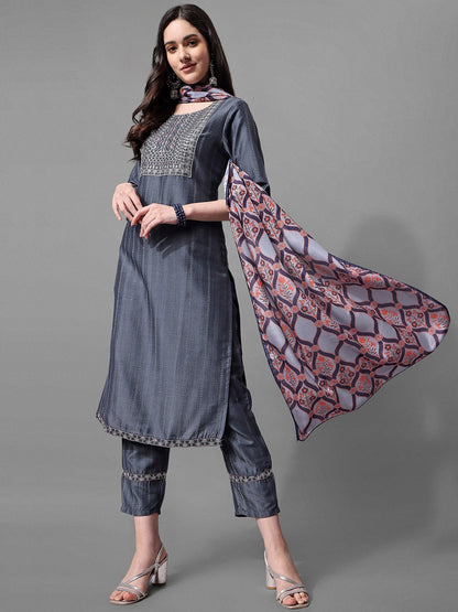 Grey Chiffon Embroidered Zari Regular Kurta Set 