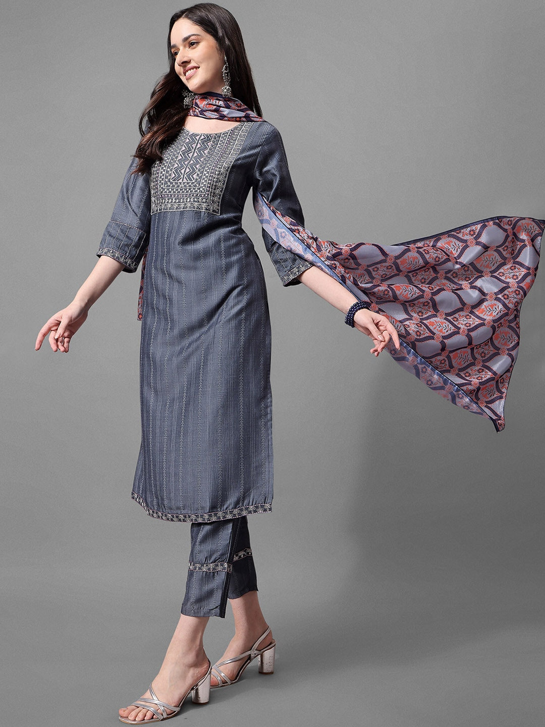 Grey Chiffon Embroidered Zari Regular Kurta Set 